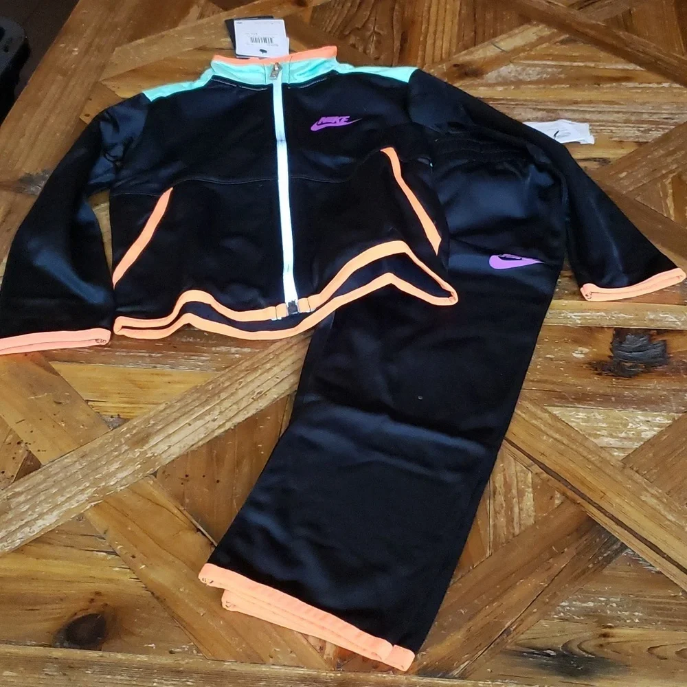 Nike " just do it 2 pc outfit size 3t